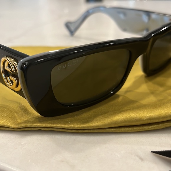 (SOLD) Gucci Slim Rectangular Sunglasses - Picture 7 of 8